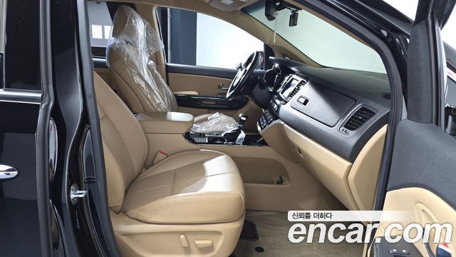 Kia Canival 2020 — photo 16