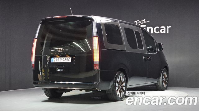 Hyundai Staria 2022 — photo 2