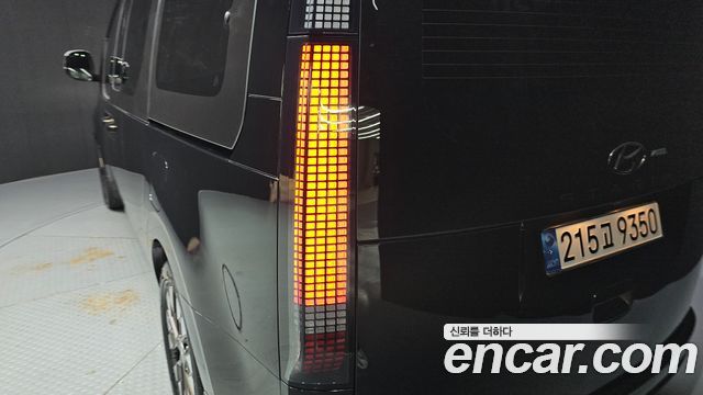 Hyundai Staria 2022 — photo 9