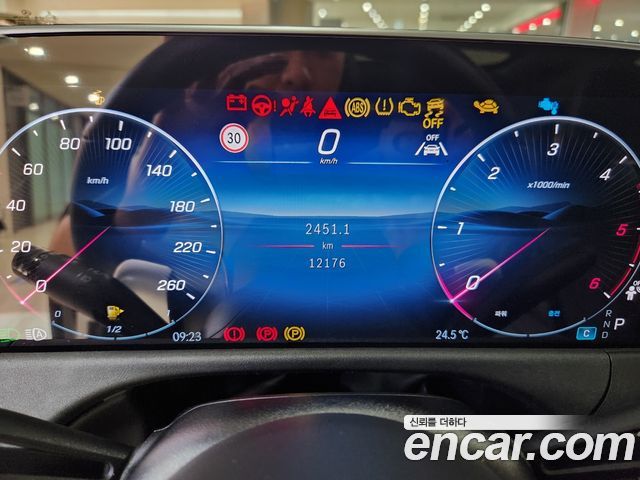 Mercedes-Benz E-Class 2024 — photo 8