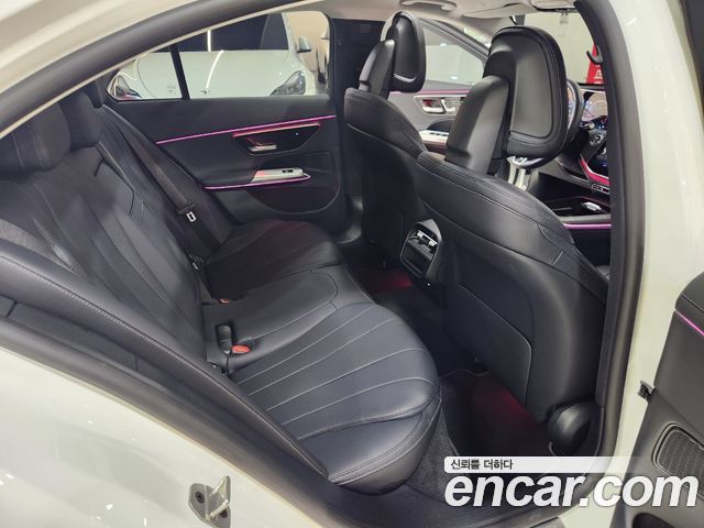 Mercedes-Benz E-Class 2024 — photo 12