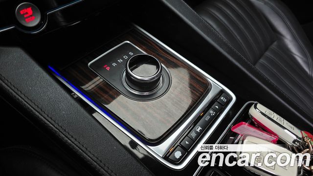 Jaguar F-PACE 2017 — photo 9