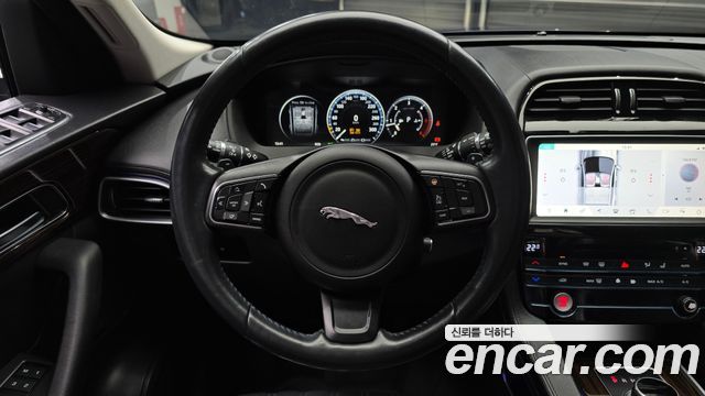 Jaguar F-PACE 2017 — photo 13