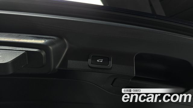 Jaguar F-PACE 2017 — photo 20