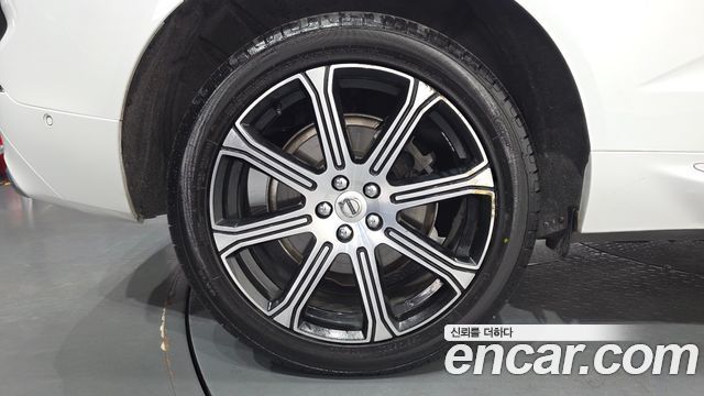 Volvo XC60 2020 — photo 5