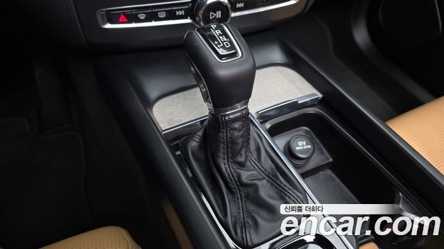 Volvo XC60 2020 — photo 9