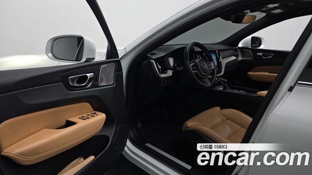 Volvo XC60 2020 — photo 10