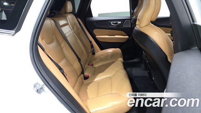 Volvo XC60 2020 — photo 12