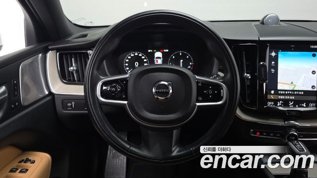 Volvo XC60 2020 — photo 13