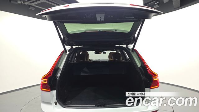 Volvo XC60 2020 — photo 20