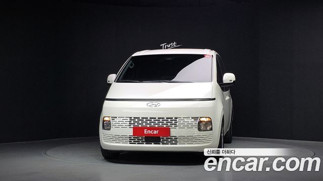 Hyundai Staria 2023 — photo 3