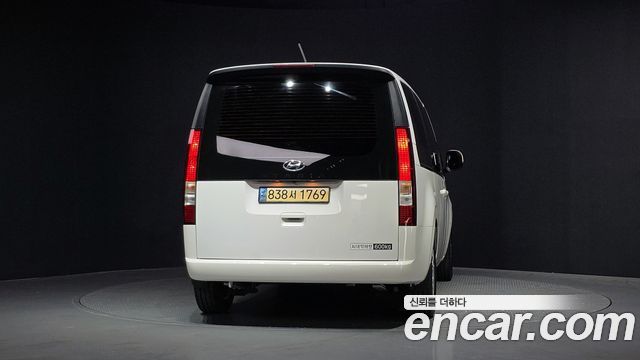Hyundai Staria 2023 — photo 4