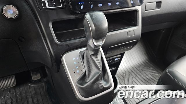 Hyundai Staria 2023 — photo 12