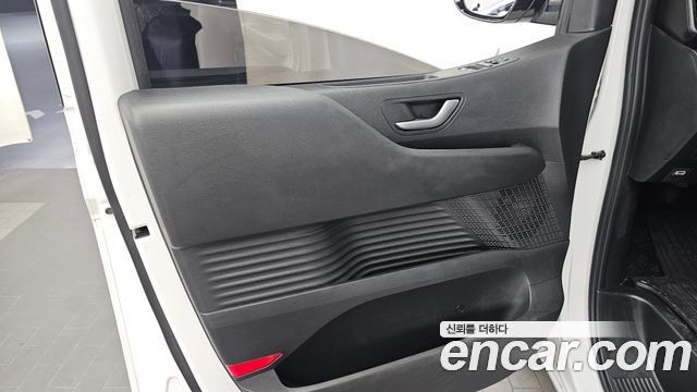 Hyundai Staria 2023 — photo 14