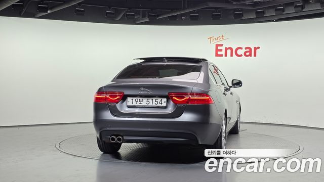Jaguar XE 2018 — photo 4
