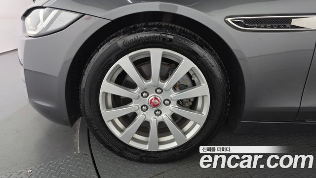 Jaguar XE 2018 — photo 5