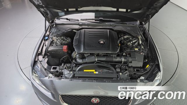 Jaguar XE 2018 — photo 6
