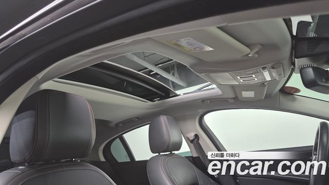 Jaguar XE 2018 — photo 21