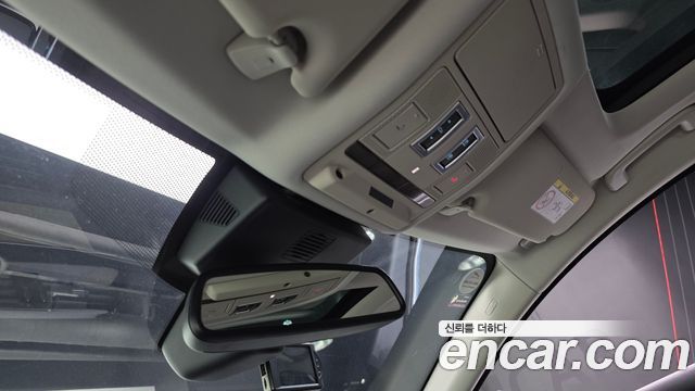 Jaguar XE 2018 — photo 25