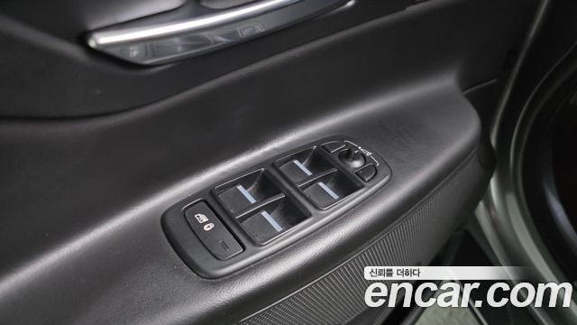 Jaguar XE 2018 — photo 28