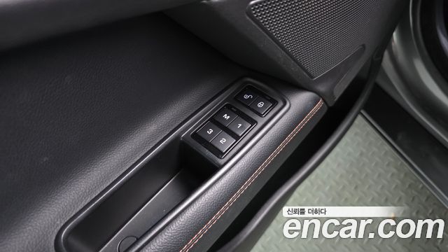 Jaguar XE 2018 — photo 29