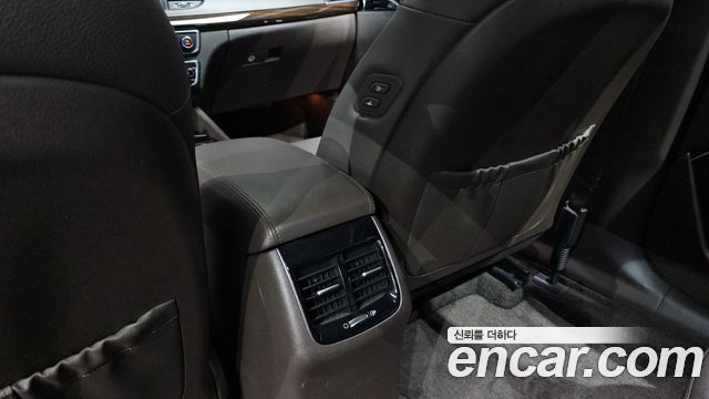 Kia K7 2019 — photo 30