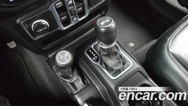 Jeep Wrangler 2023 — photo 12