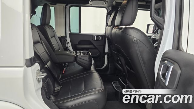 Jeep Wrangler 2023 — photo 17
