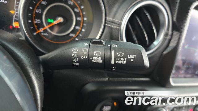 Jeep Wrangler 2023 — photo 24