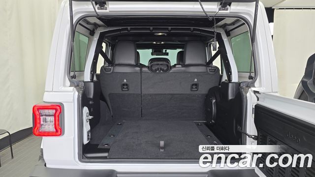 Jeep Wrangler 2023 — photo 26