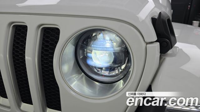Jeep Wrangler 2023 — photo 8