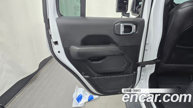 Jeep Wrangler 2023 — photo 15