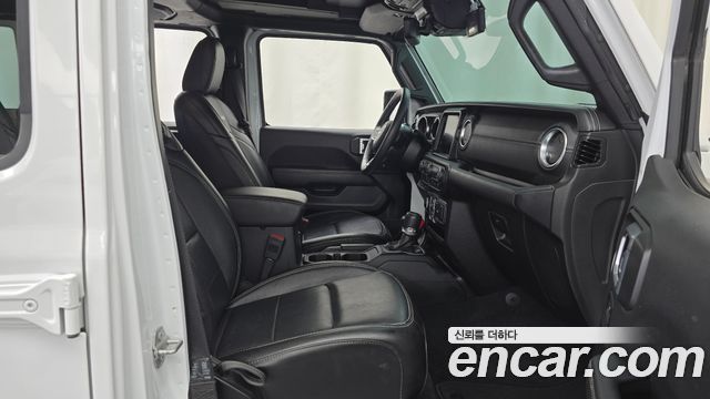 Jeep Wrangler 2023 — photo 16