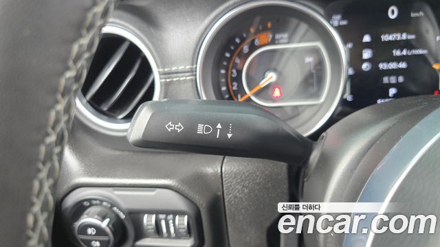 Jeep Wrangler 2023 — photo 27