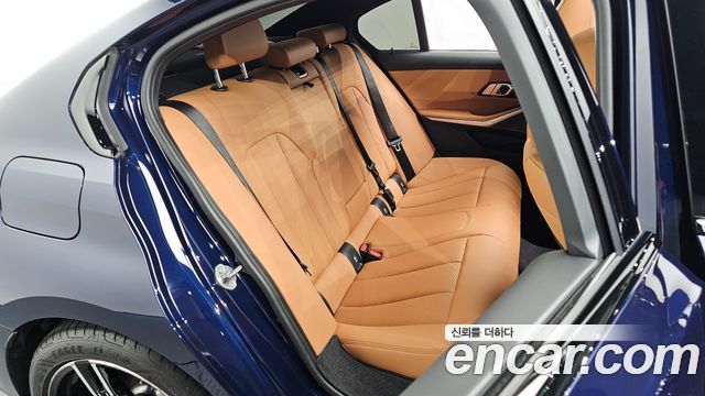 BMW 3-Series 2025 — photo 17
