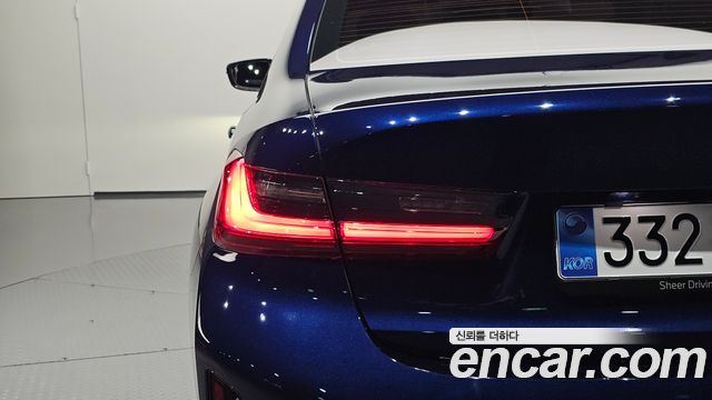BMW 3-Series 2025 — photo 9