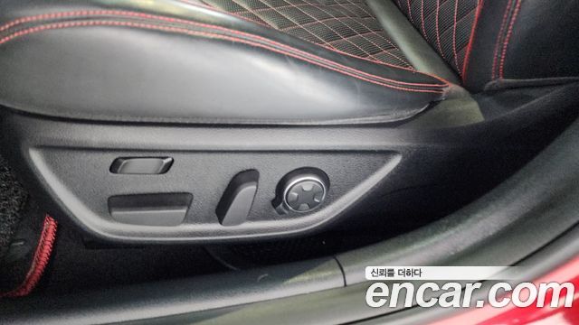 Genesis G70 2018 — photo 31