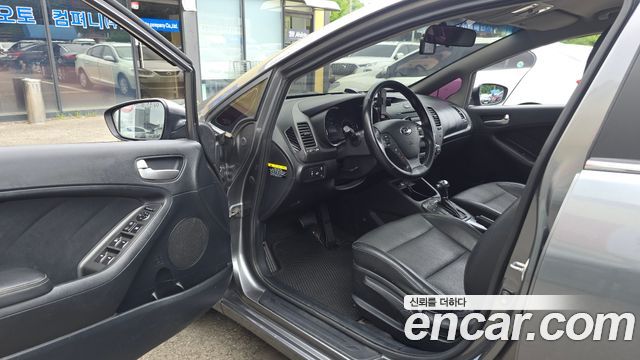 Kia K3 2015 — photo 13