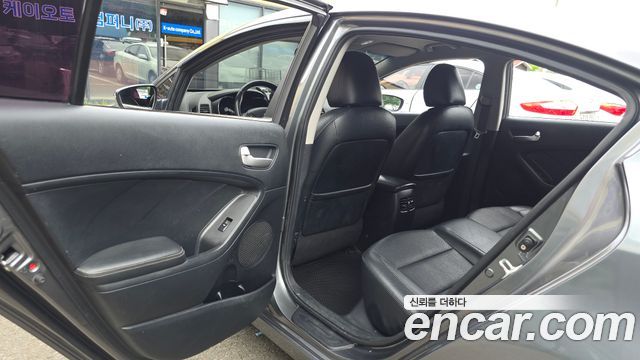 Kia K3 2015 — photo 17