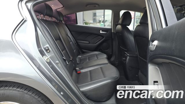 Kia K3 2015 — photo 18