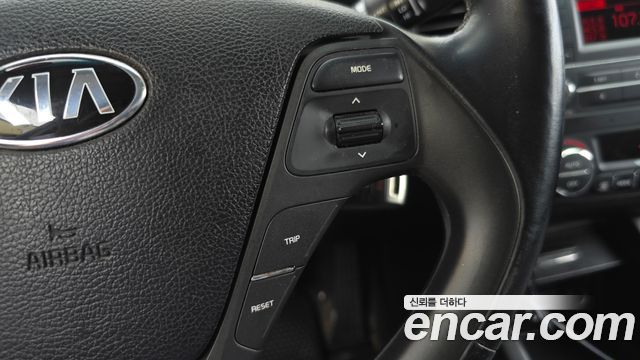Kia K3 2015 — photo 22