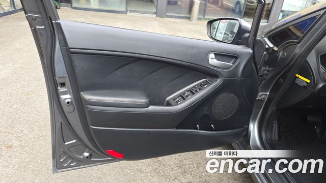Kia K3 2015 — photo 14