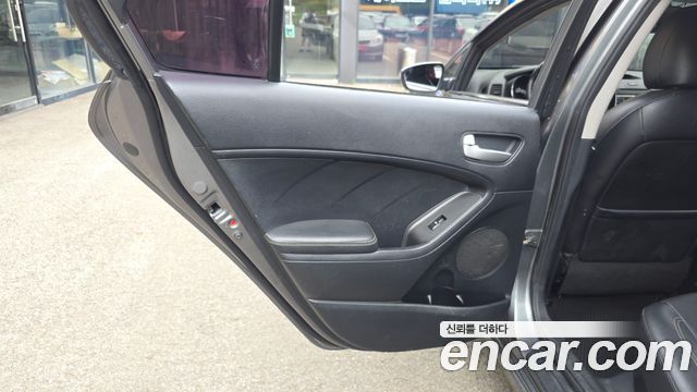 Kia K3 2015 — photo 15