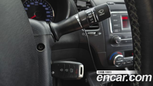 Kia K3 2015 — photo 27