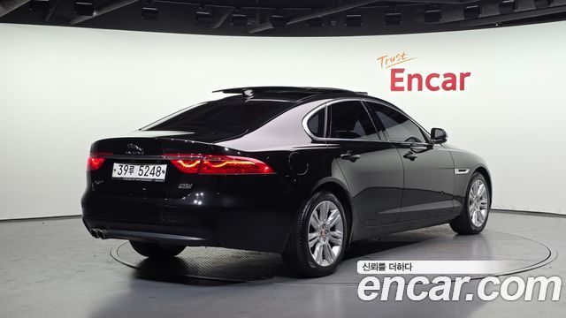 Jaguar XF 2017 — photo 2
