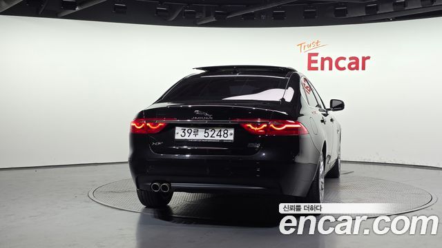 Jaguar XF 2017 — photo 4
