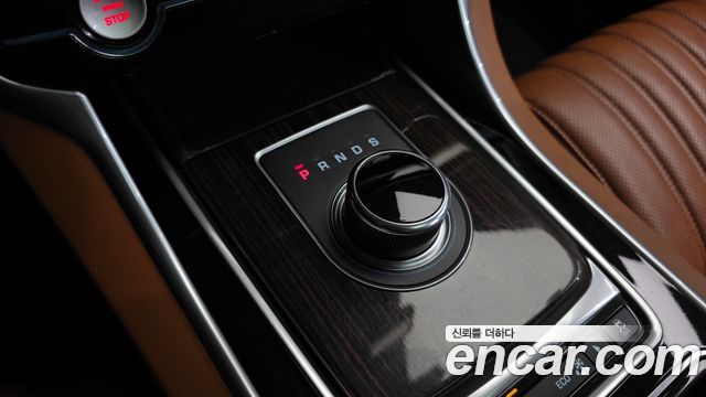 Jaguar XF 2017 — photo 9