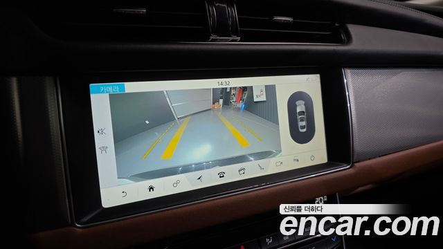 Jaguar XF 2017 — photo 14