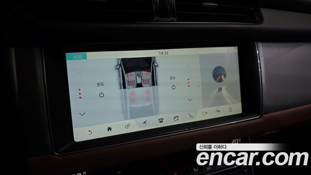 Jaguar XF 2017 — photo 17