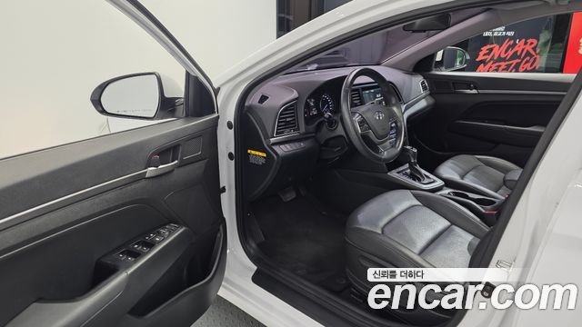 Hyundai AVANTE 2017 — photo 10